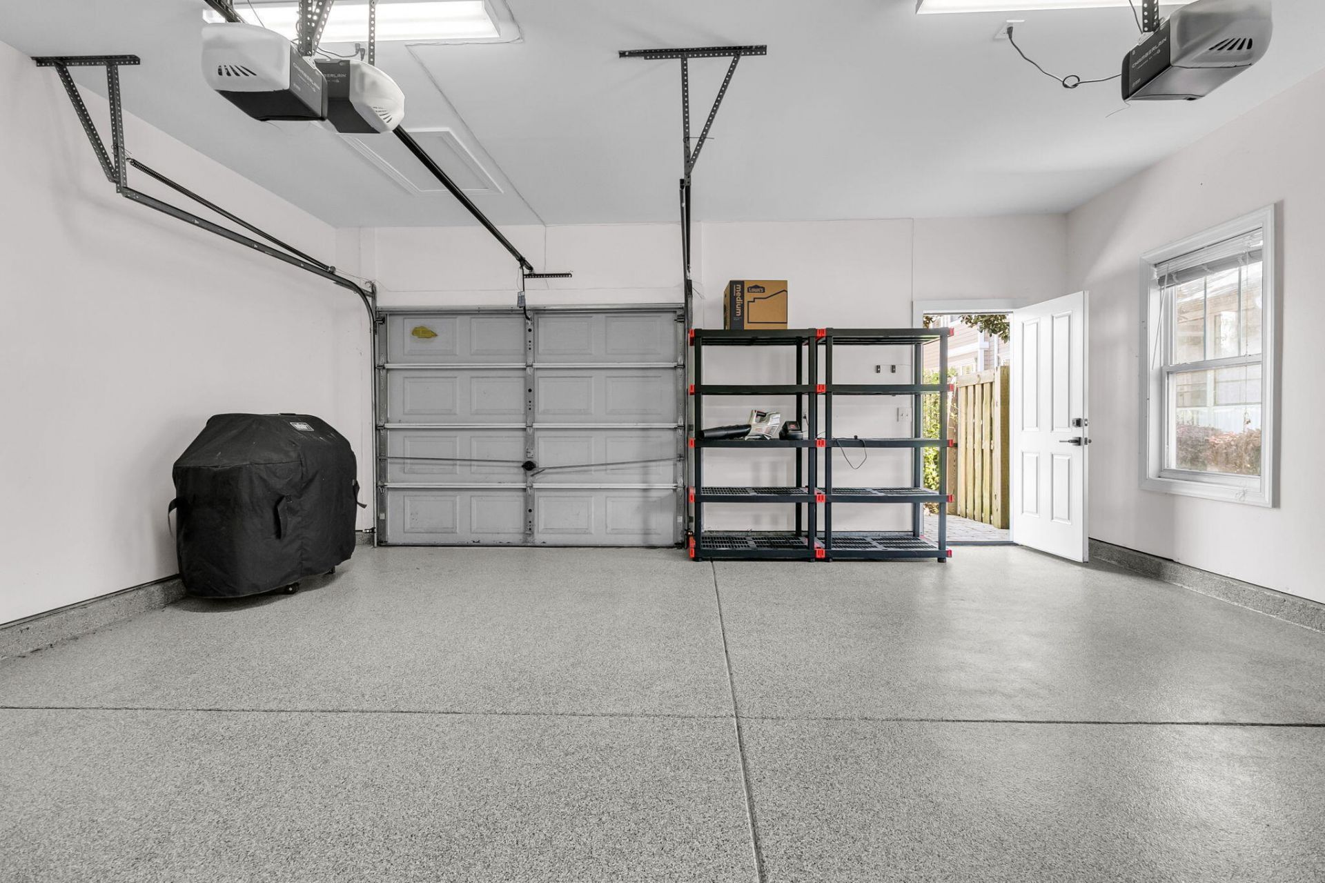 1135 Thrower Street Photo 33