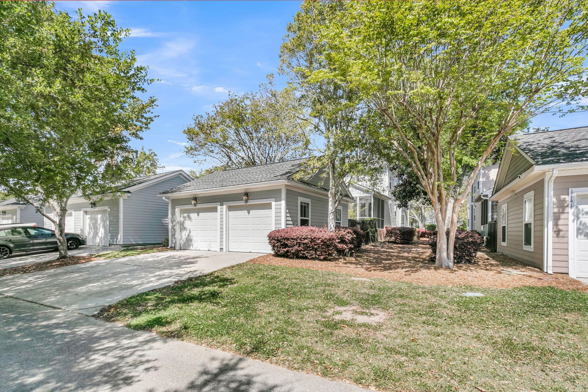 1135 Thrower Street Photo 35