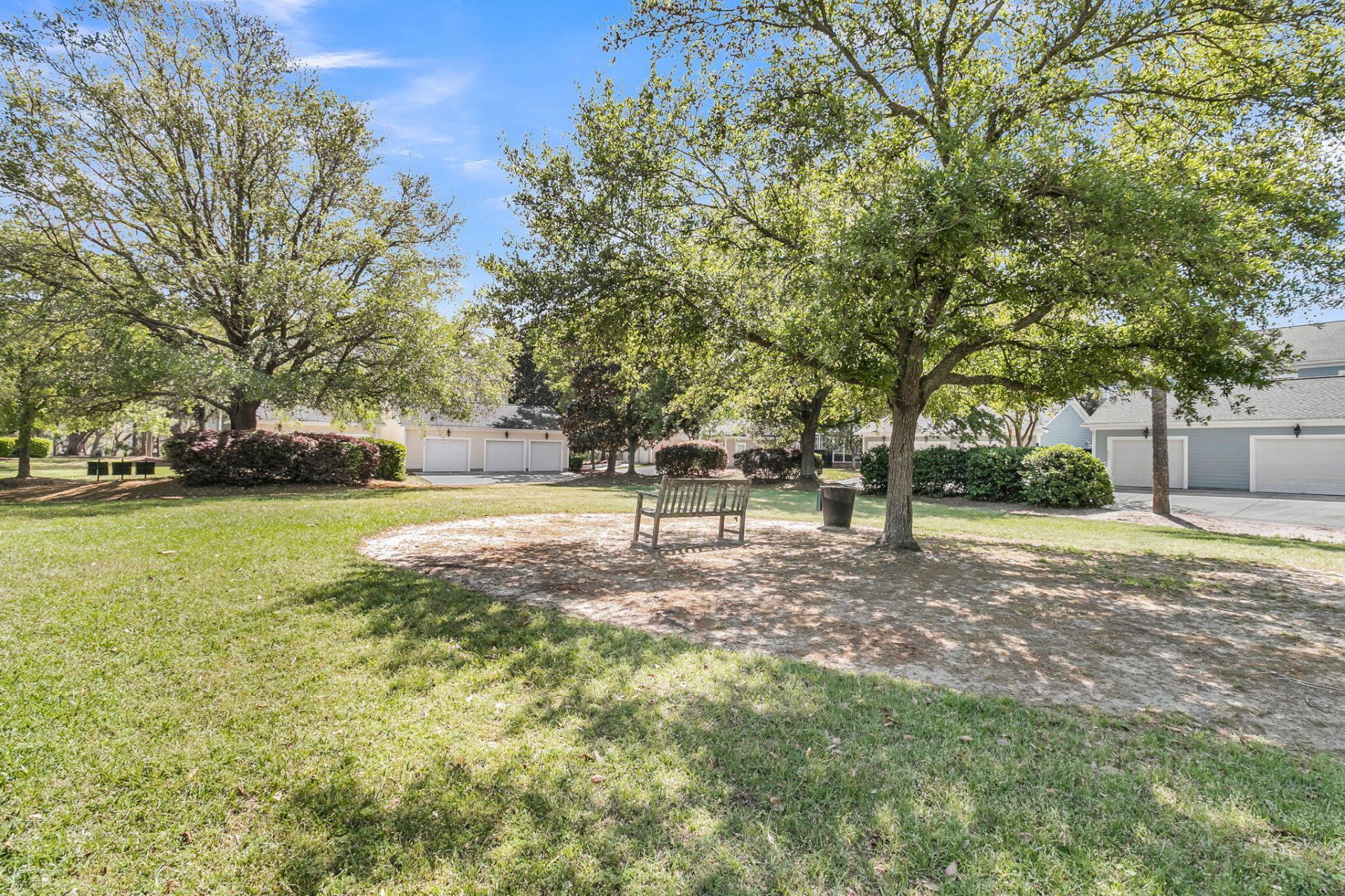 1135 Thrower Street Photo 36