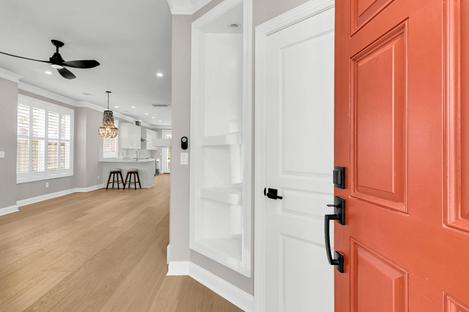 1135 Thrower Street Photo 5