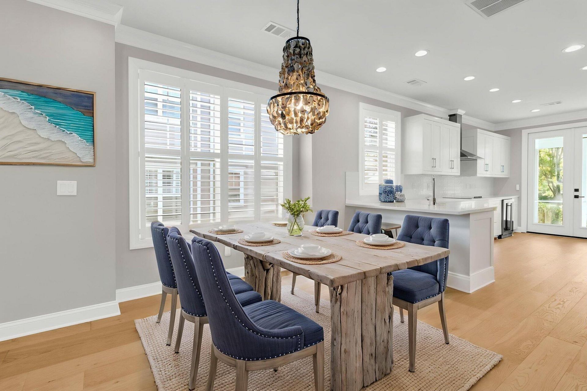 1135 Thrower Street Photo 8