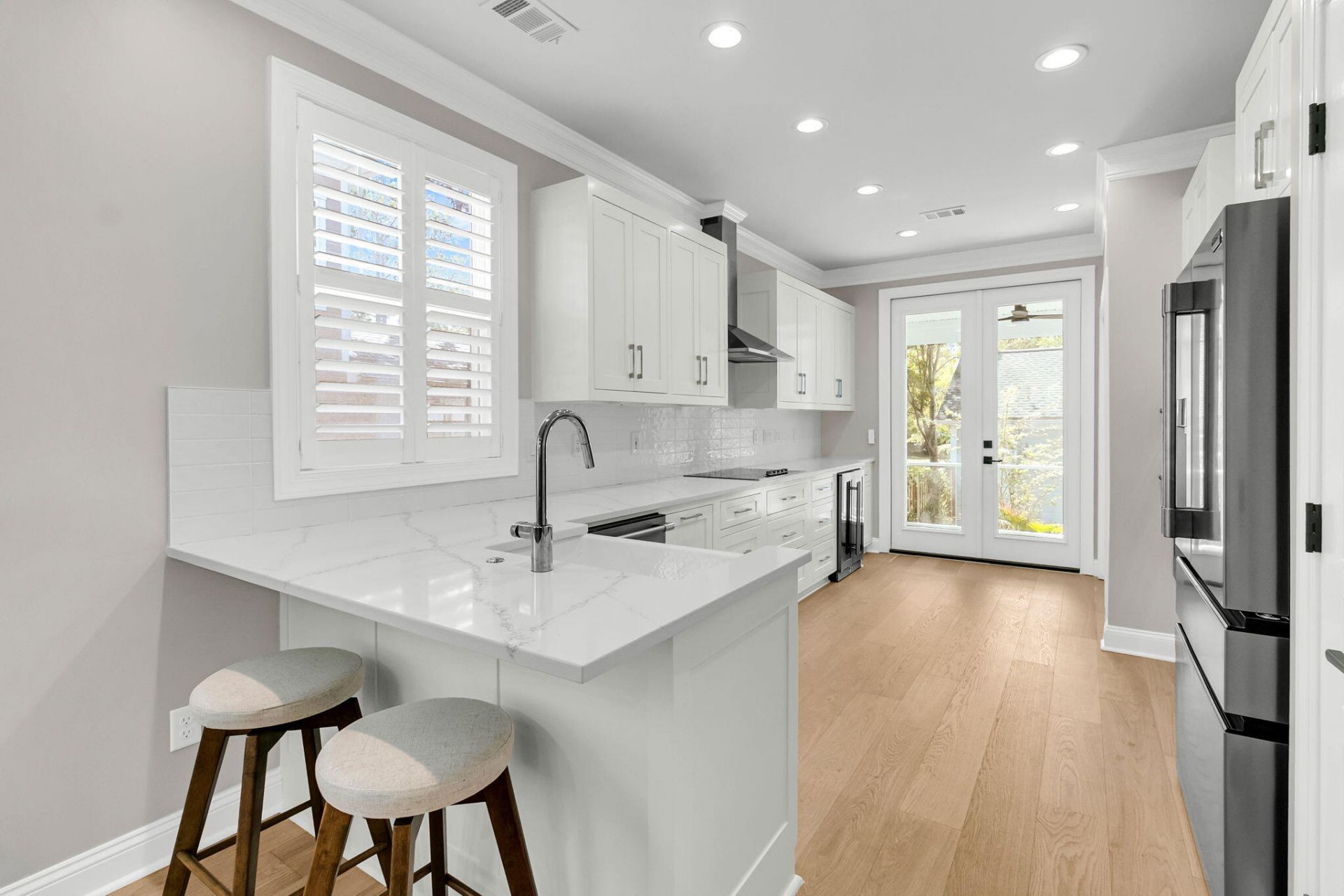 1135 Thrower Street Photo 9