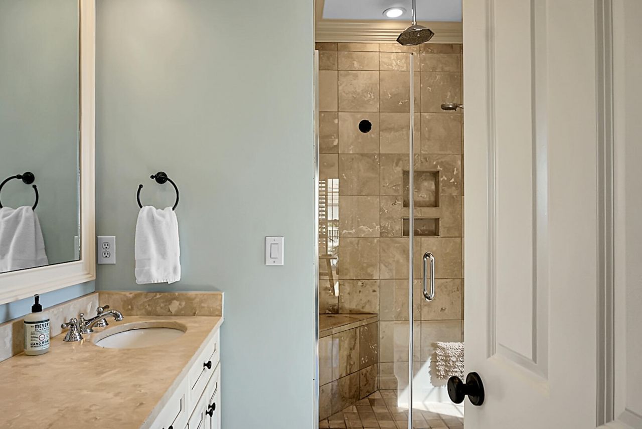 1307 Chardon Commons Photo 43