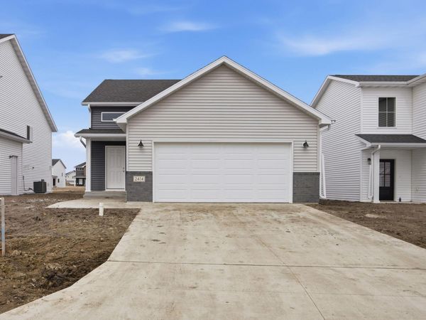 2414 38th Avenue S, Moorhead, MN 56560