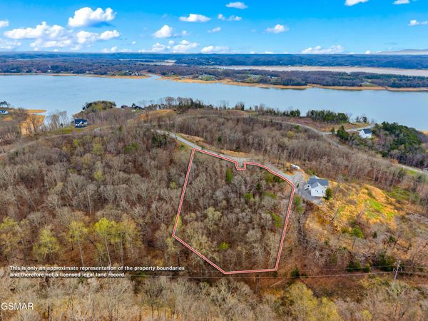 1530 Waterside Cove Drive, Dandridge, TN 37725