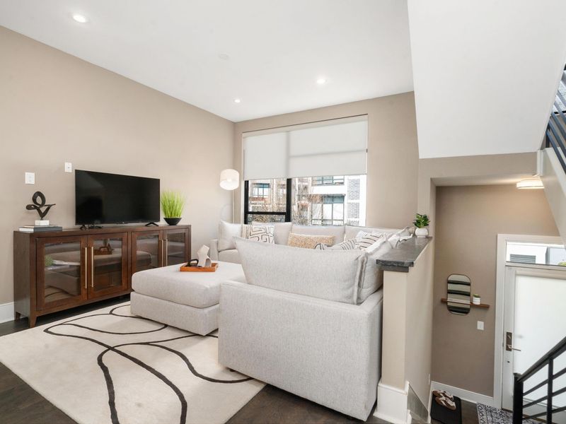 107 Aston Row Lane , Columbus, OH 43201 Photo 2