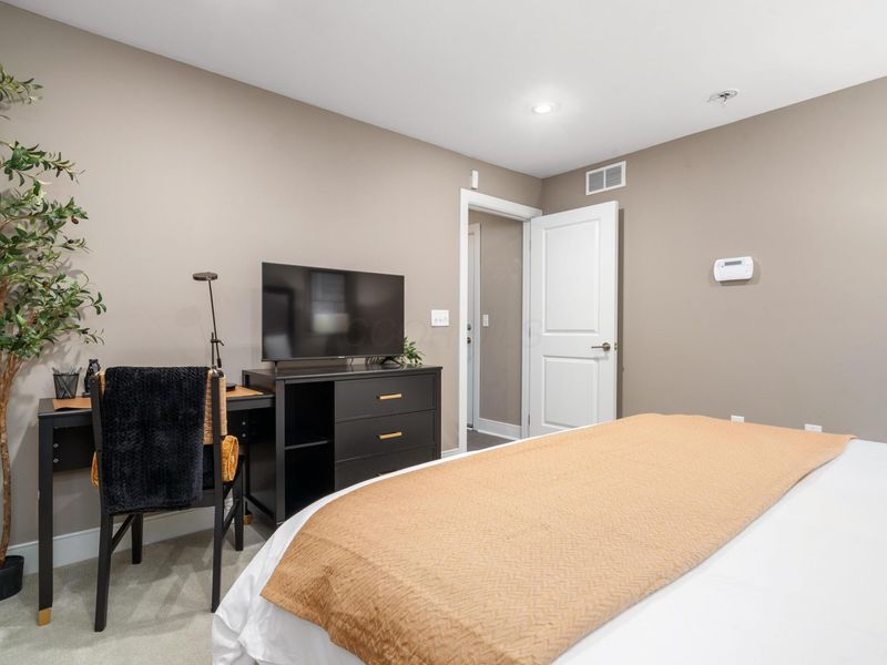 107 Aston Row Lane , Columbus, OH 43201 Photo 23