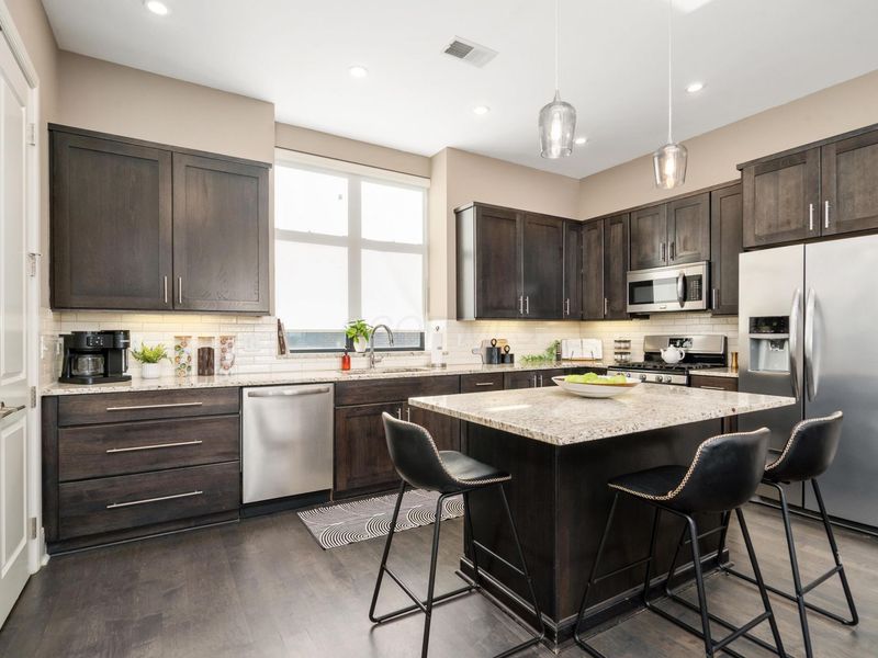 107 Aston Row Lane , Columbus, OH 43201 Photo 6