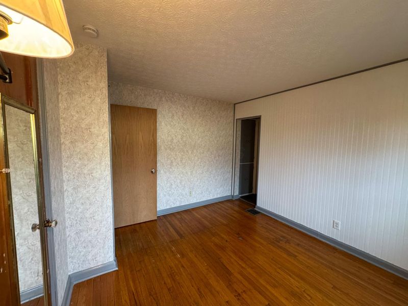 1097 Forest Drive, Columbus, OH 43223 Photo 11