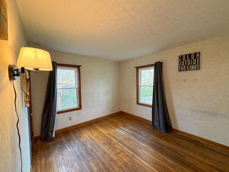 1097 Forest Drive, Columbus, OH 43223 Photo 12