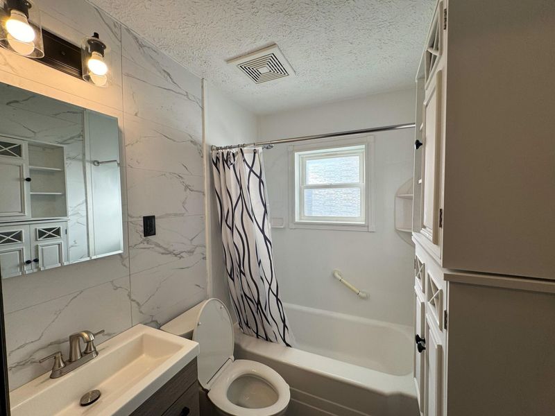 1097 Forest Drive, Columbus, OH 43223 Photo 14