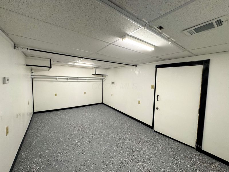 1097 Forest Drive, Columbus, OH 43223 Photo 22