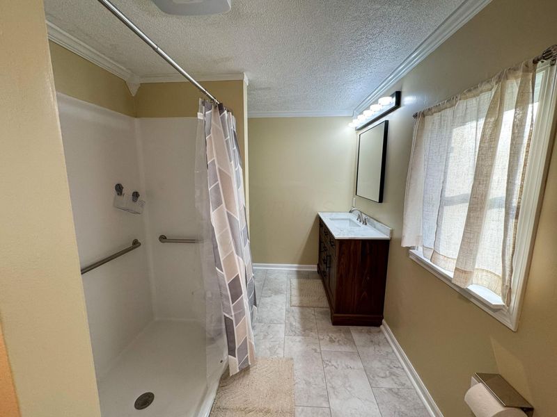 1097 Forest Drive, Columbus, OH 43223 Photo 26