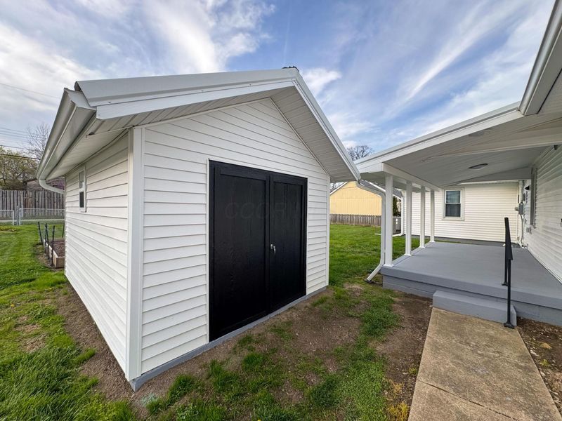 1097 Forest Drive, Columbus, OH 43223 Photo 27