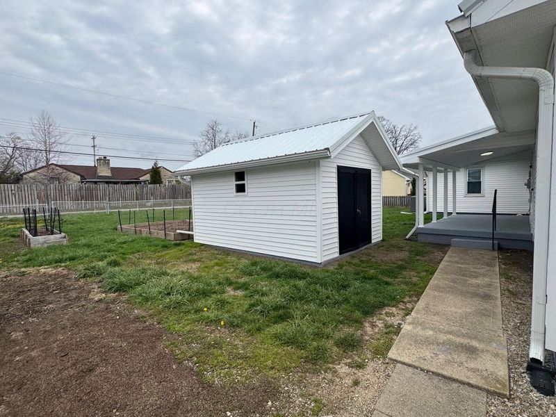 1097 Forest Drive, Columbus, OH 43223 Photo 28