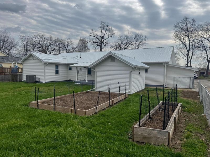 1097 Forest Drive, Columbus, OH 43223 Photo 3