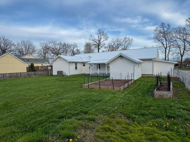 1097 Forest Drive, Columbus, OH 43223 Photo 30