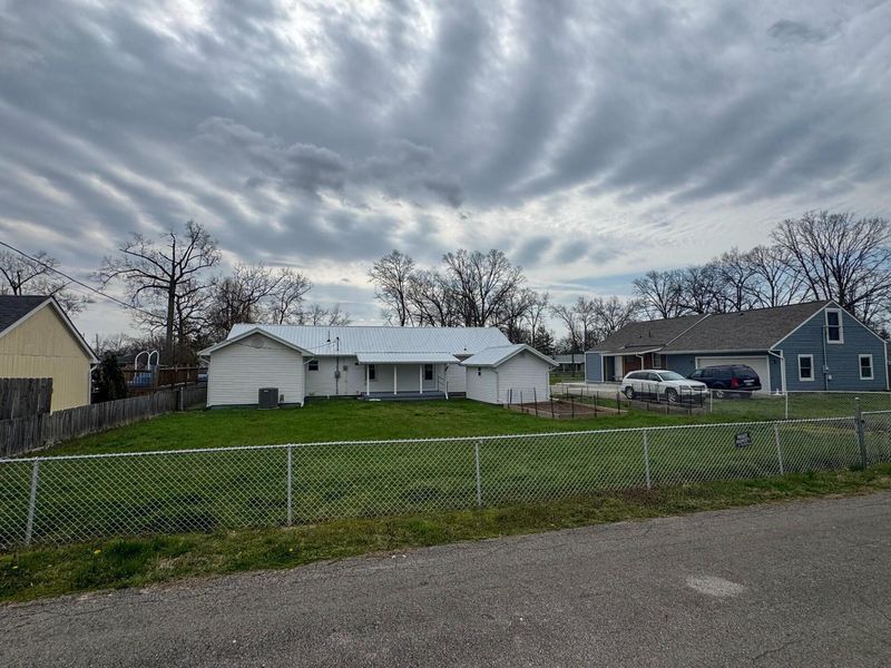 1097 Forest Drive, Columbus, OH 43223 Photo 4