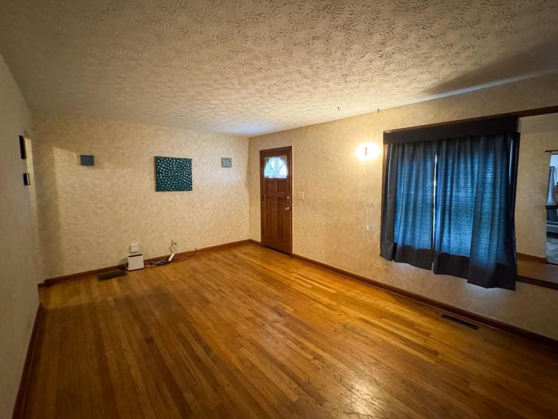 1097 Forest Drive, Columbus, OH 43223 Photo 5