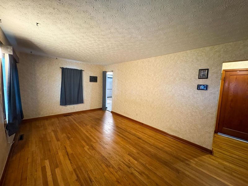 1097 Forest Drive, Columbus, OH 43223 Photo 6