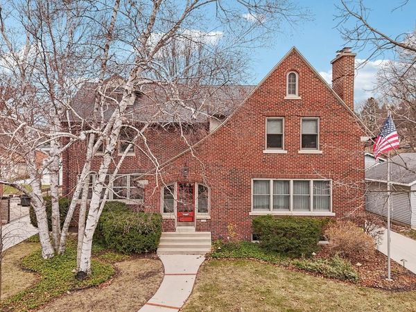 7500 Hillcrest DRIVE, Wauwatosa, WI 53213