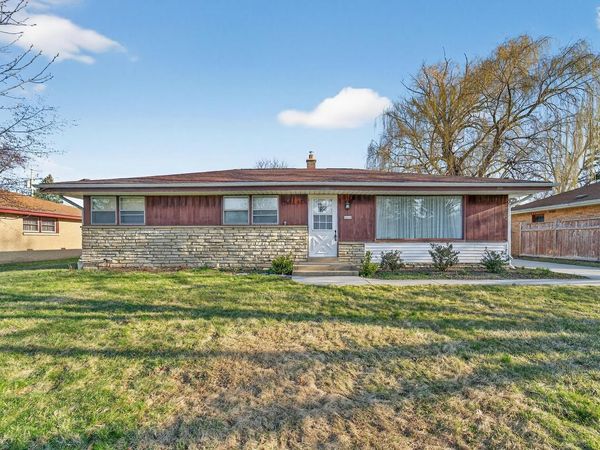 4604 W Dunwood ROAD, Brown Deer, WI 53223