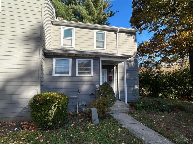 6 Chalmers Court, Greenhills, OH 45218 Photo 1