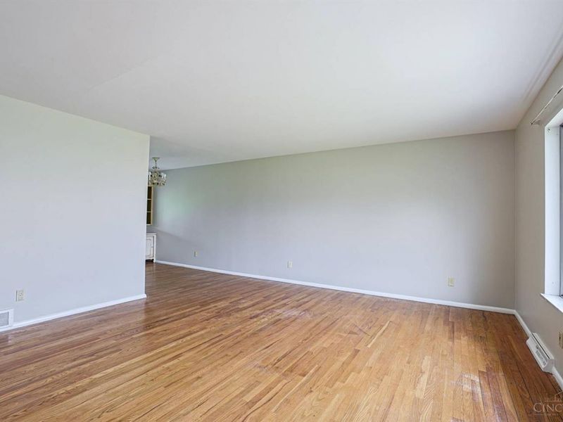 8757 Brittany Drive, Sycamore Township, OH 45242 Photo 3