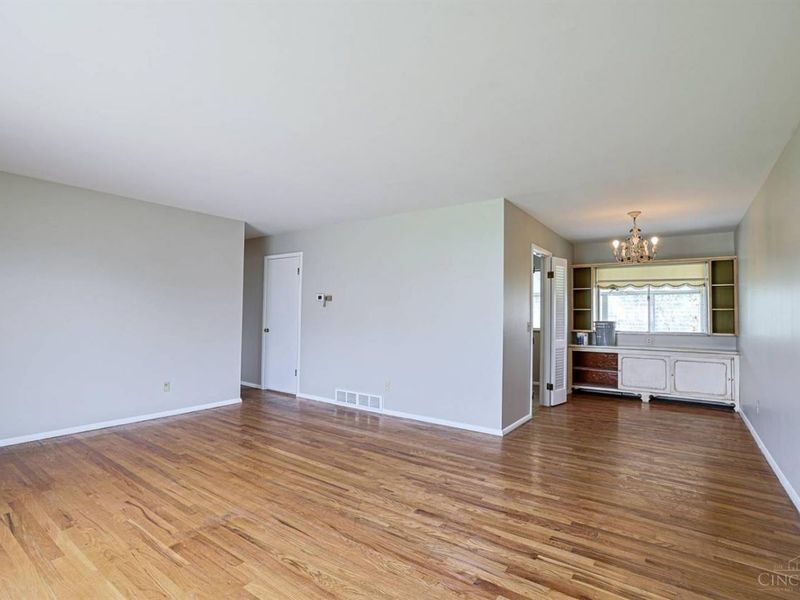 8757 Brittany Drive, Sycamore Township, OH 45242 Photo 4