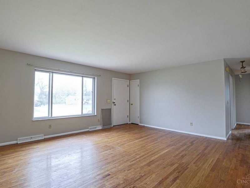 8757 Brittany Drive, Sycamore Township, OH 45242 Photo 5