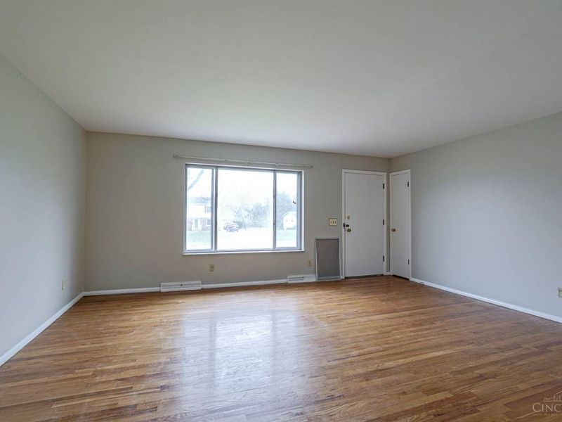 8757 Brittany Drive, Sycamore Township, OH 45242 Photo 6