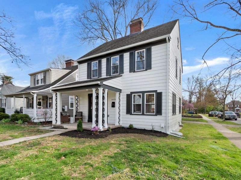 6975 Cambridge Avenue, Mariemont, OH 45227 Photo 2
