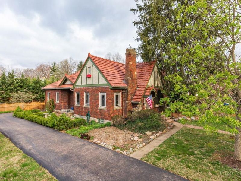 5049 W Eastwood Circle, Cincinnati, OH 45227 Photo 2