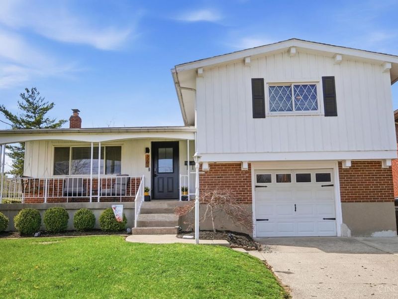 3301 Cresentview Lane, Green Township, OH 45248 Photo 1