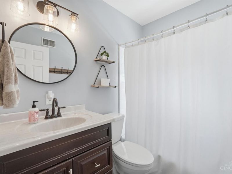 3301 Cresentview Lane, Green Township, OH 45248 Photo 17