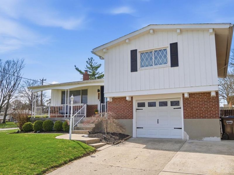 3301 Cresentview Lane, Green Township, OH 45248 Photo 2