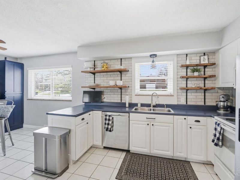 3301 Cresentview Lane, Green Township, OH 45248 Photo 9