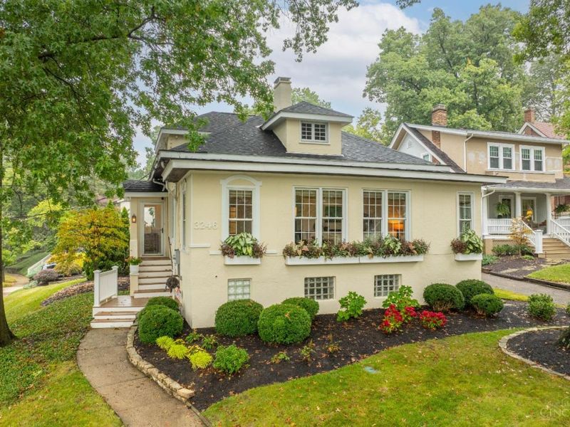 3246 Observatory Avenue, Cincinnati, OH 45208 Photo 2