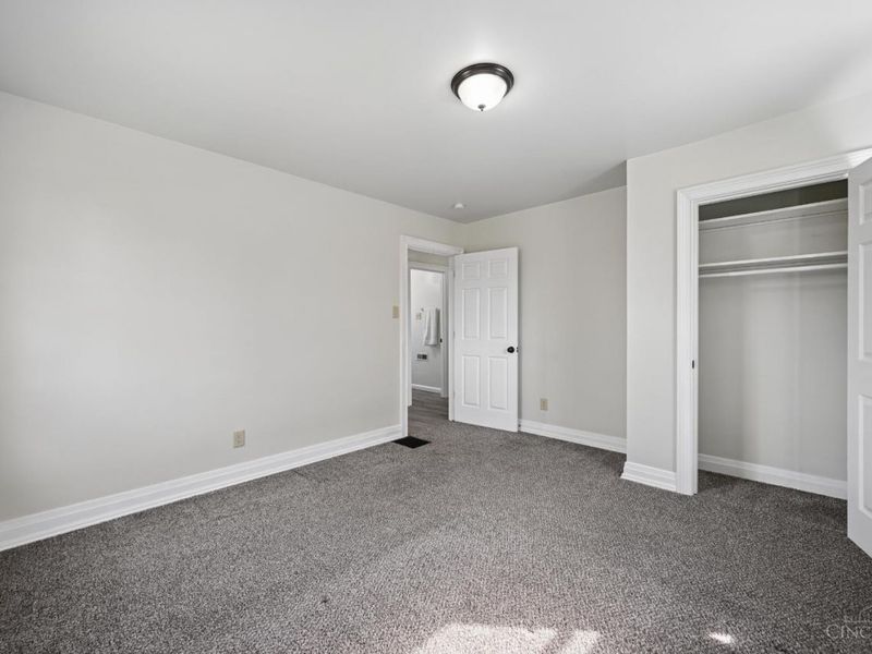 4052 Mcfarran Avenue, Cincinnati, OH 45211 Photo 18