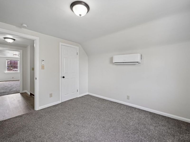 4052 Mcfarran Avenue, Cincinnati, OH 45211 Photo 23