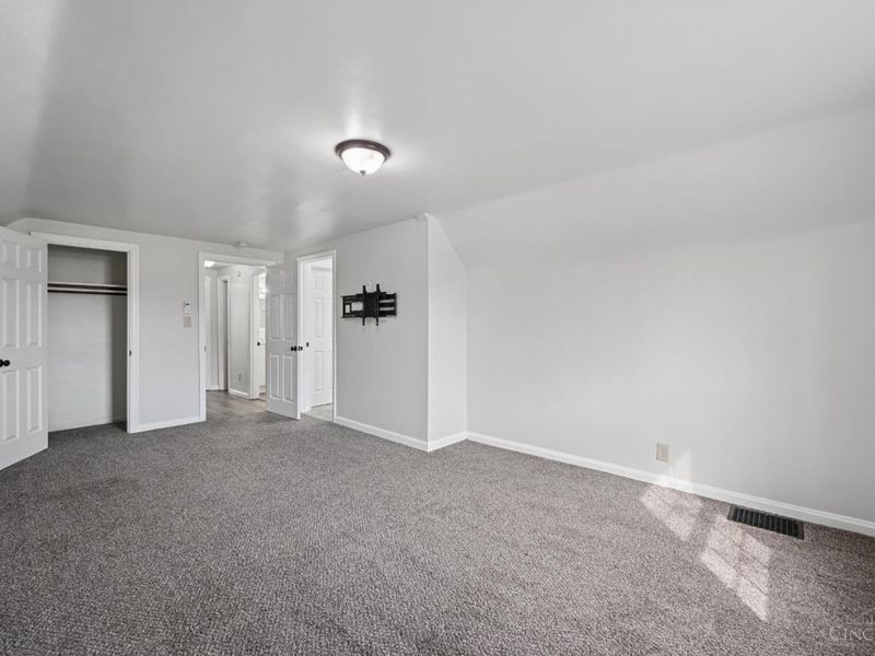 4052 Mcfarran Avenue, Cincinnati, OH 45211 Photo 26