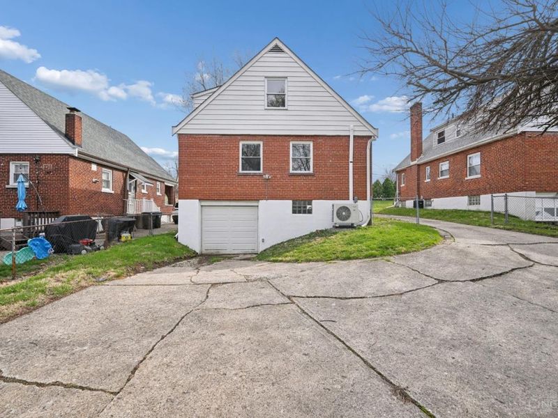4052 Mcfarran Avenue, Cincinnati, OH 45211 Photo 35