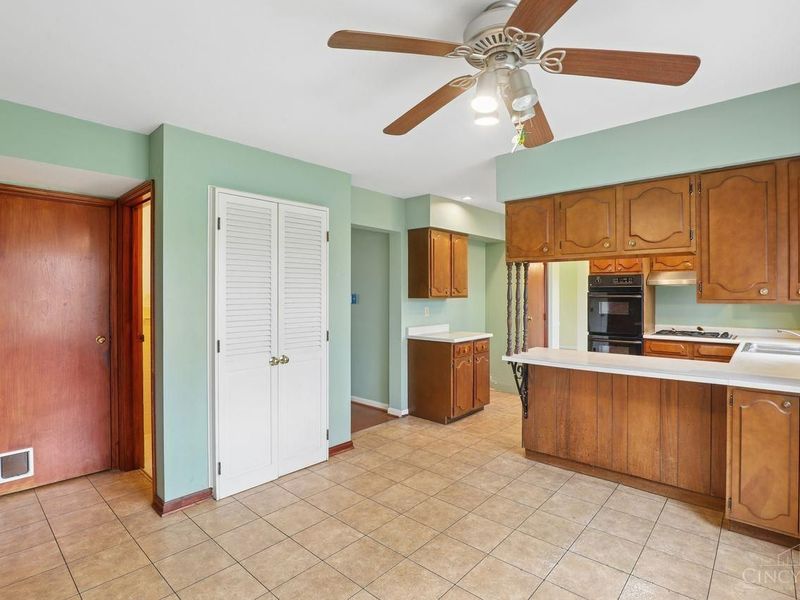 10215 Pendery Drive, Montgomery, OH 45242 Photo 18