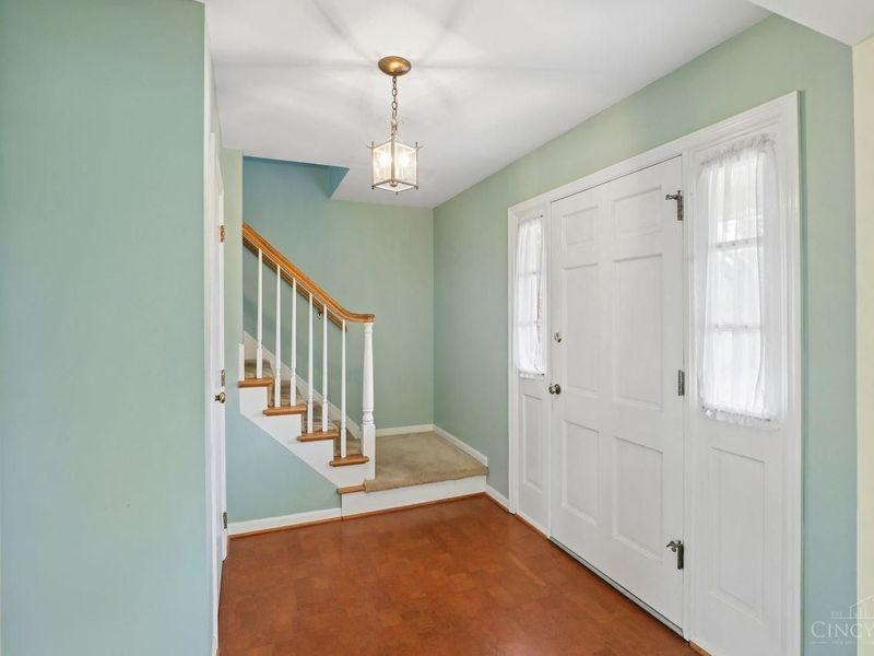 10215 Pendery Drive, Montgomery, OH 45242 Photo 2