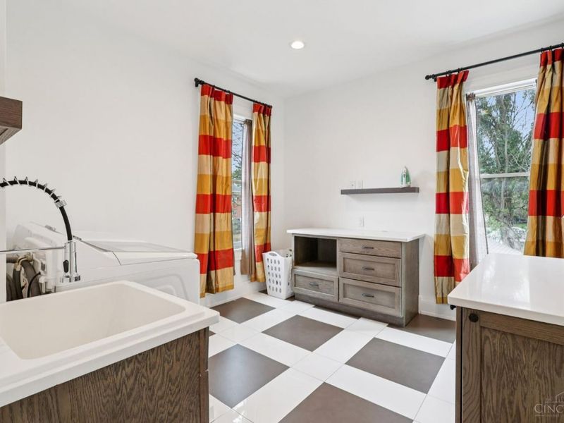 96 Woodsdale Ave, Cincinnati, OH 45216 Photo 36