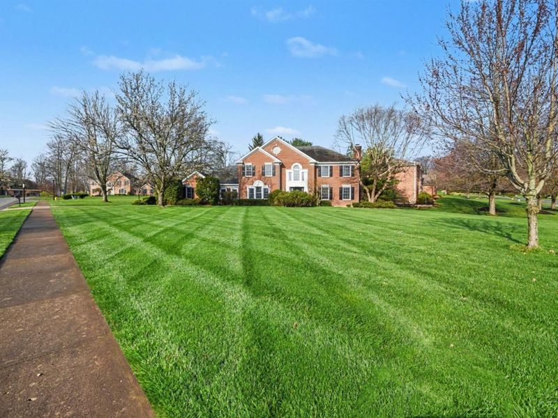 2289 Lauren Close, Anderson Twp, OH 45244 Photo 2