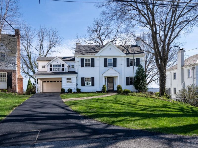 1002 Richwood Circle, Cincinnati, OH 45208 Photo 2