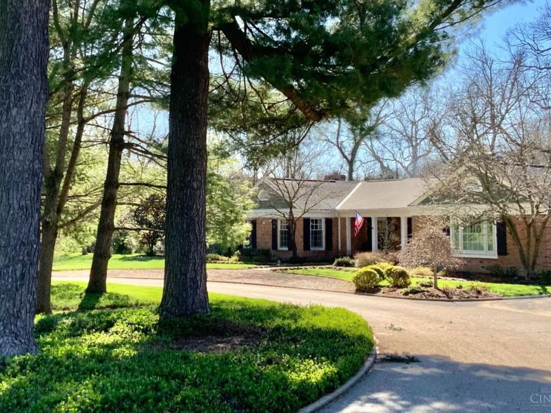 2 Lexington Circle, Terrace Park, OH 45174 Photo 3