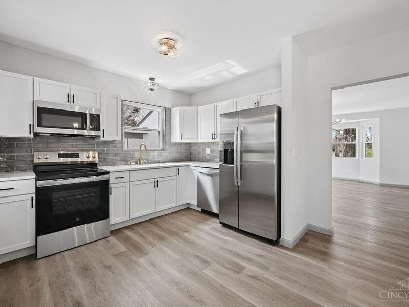 6826 Sampson Lane, Silverton, OH 45236 Photo 10