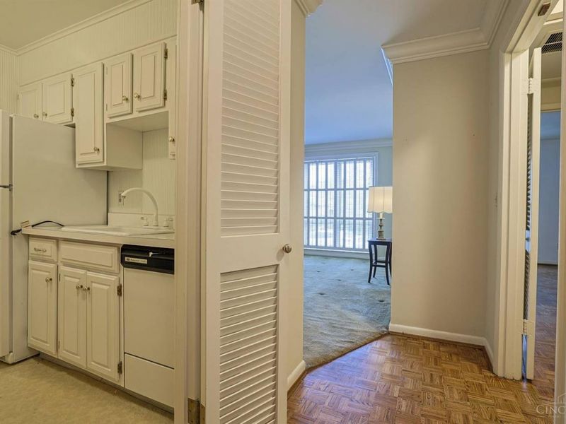 3809 Petosky Avenue, Unit 4, Mariemont, OH 45227 Photo 4